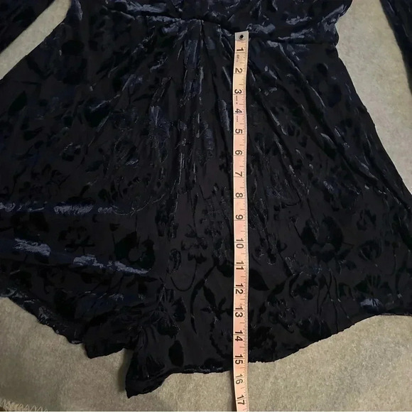 Lush blue velvet romper long bell sleeve medium v neck burnout - Picture 7 of 9